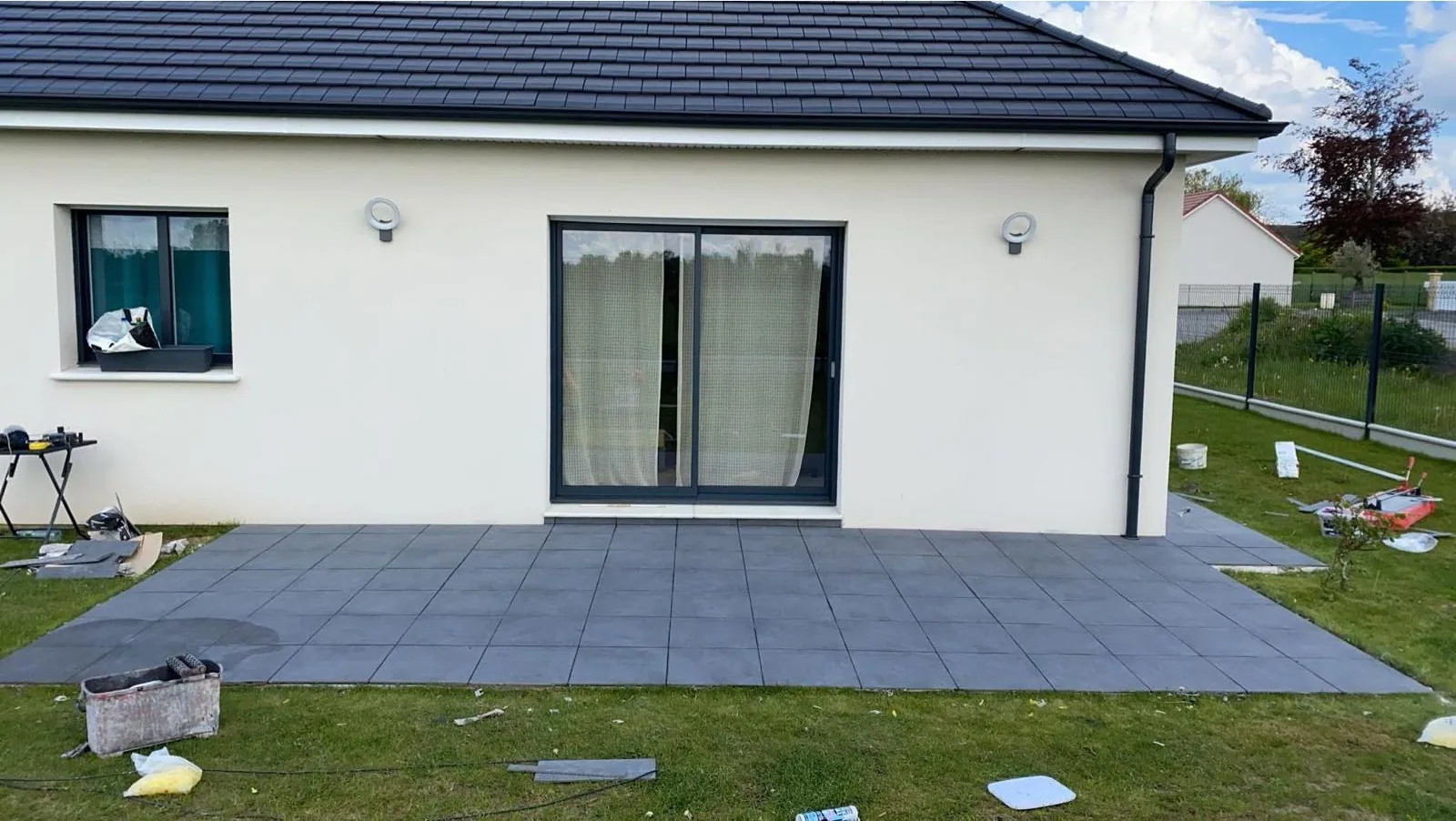 Terrasse en pierre naturelle, dalles ardoise